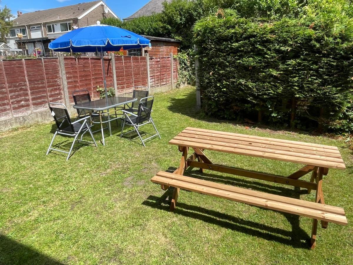 Leavesley Holiday Home Blackpool Bagian luar foto